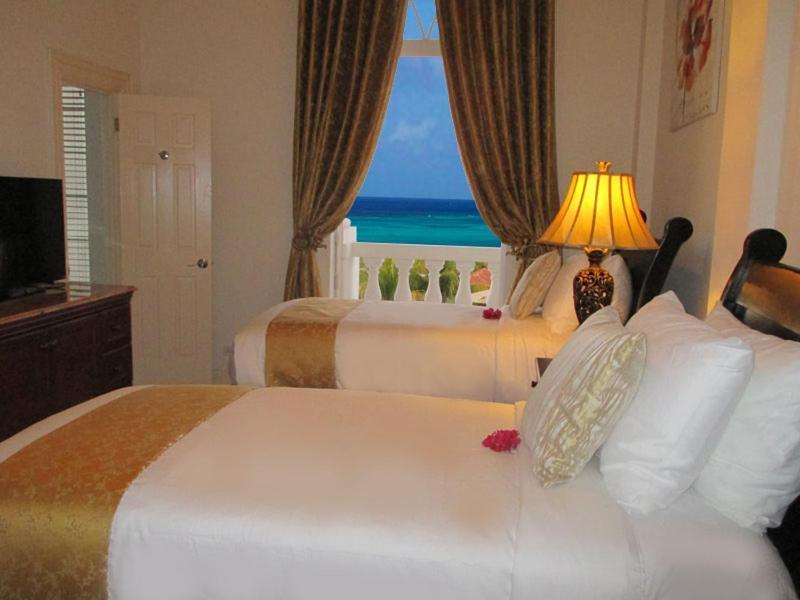 Ocean West Boutique Hotel Nassau Exterior foto