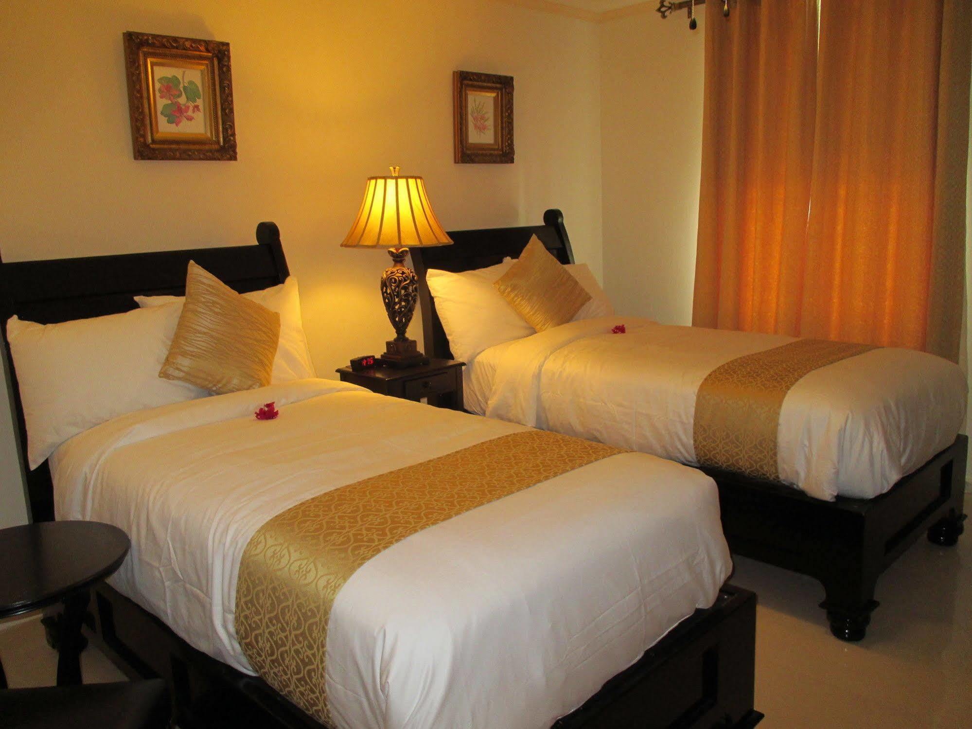 Ocean West Boutique Hotel Nassau Exterior foto